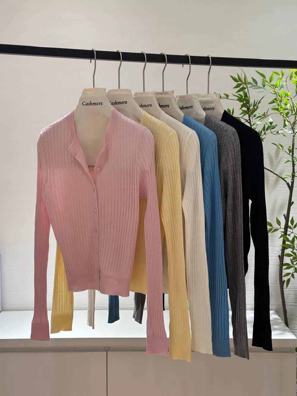 

O Simple Women s V-Neck Ribbed Knit Cardigan - Breathable, Slimming Long Sleeve Outerwear for Spring and Summer One Size сірий колір