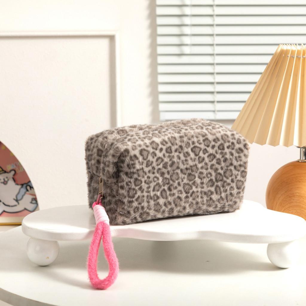 Nordic Style Leopard Pattern Cosmetic Organizer With Plush Material And Zipper Closure For Women