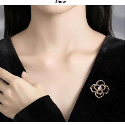 Elegant Black Diamond Embedded Rose Flower Brooch Pin High-End Women's Fashion Accessory Delicate Design Exquisite Jewelry