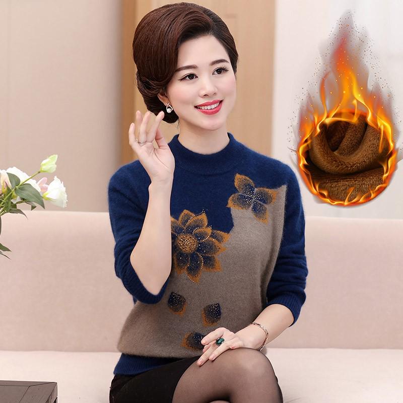 Women's Plus Size Knit Sweater - Velvet Thickened Base Layer for Middle-Aged & Elderly, Autumn/Winter Loose Fit.