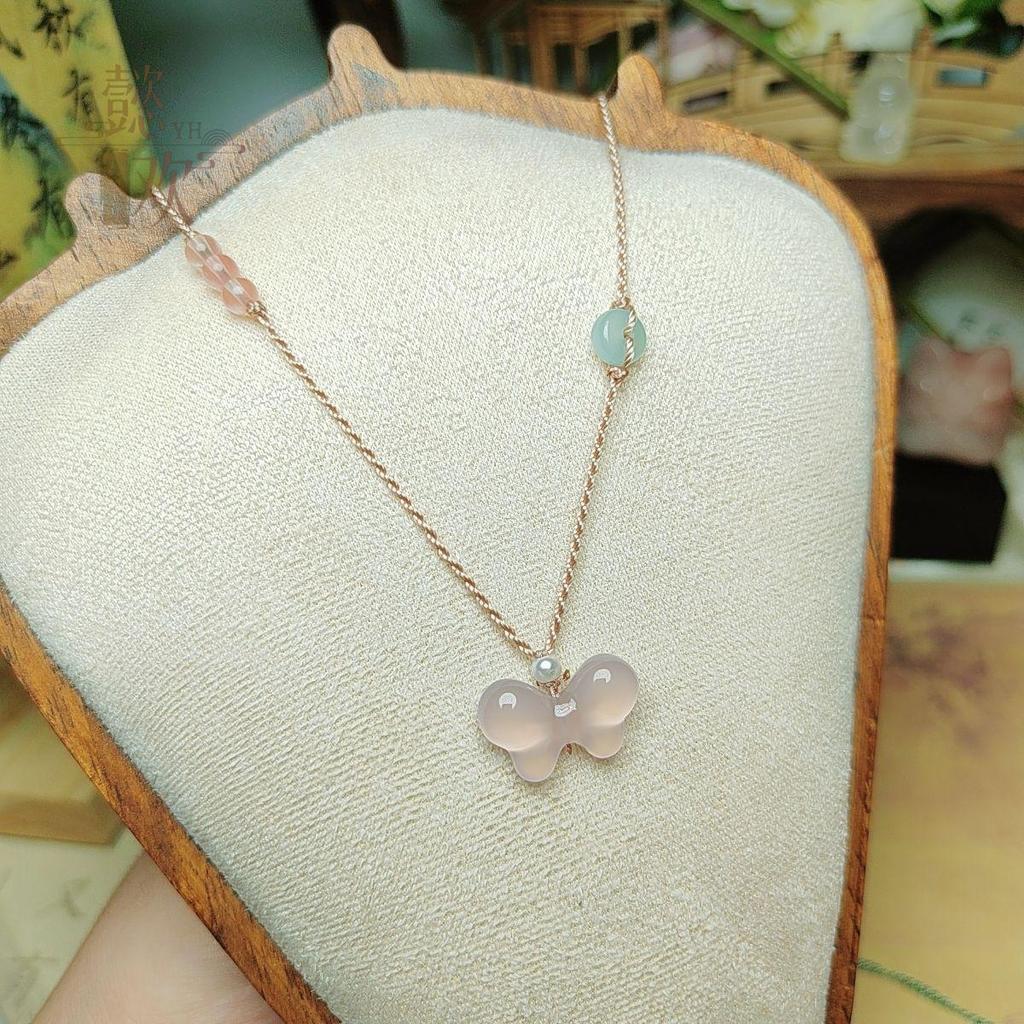 Natural Chalcedony Butterfly Pendant Necklace - Exquisite Craftsmanship, Translucent Horse Material, Agate Clavicle Chain, Love Flower Design.