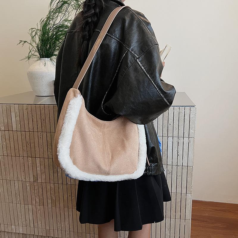 Plush retro small bag women's autumn and winter versatile 2025 new fashion shoulder messenger bag this year popular bucket bag