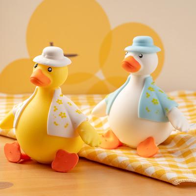 Langzaam Stijgende Eend Knijpspeeltje Zachte TPR Stressbal met Verwisselbare Outfits Draagbaar Fidget Decompressie Gadget voor Kinderen Volwassenen