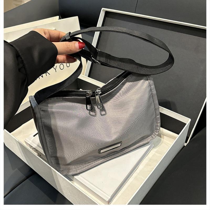 Simple Nylon Shoulder Bag Fashion Casual Trendy Messenger Bag Class Commuting Simple Small Square Bag