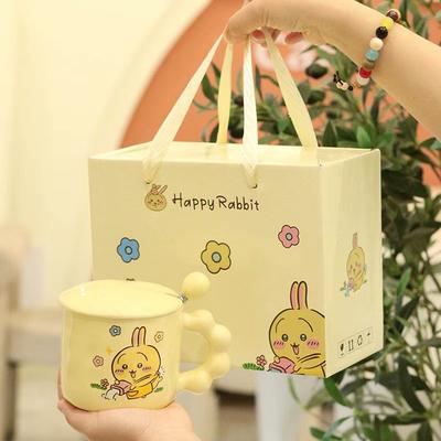 Gelb glasierte Hasentasse mit Deckel und Löffel, niedliche Keramiktasse, hochwertiges Souvenir, Wasserbecher, Geschenkbecher mit Geschenkbox