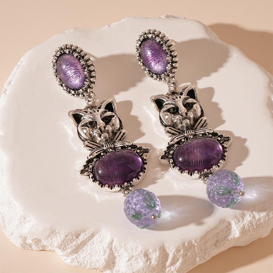 Personalized old diamond-encrusted kitten resin oval silver needle earrings retro earrings