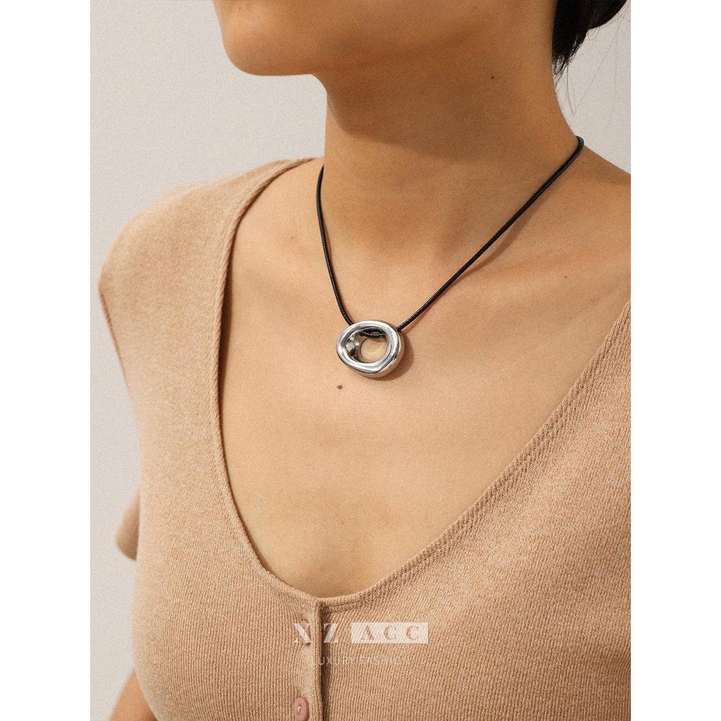 Minimalist O-Shaped Stainless Steel Necklace with Wax Rope Chain - Versatile Circle Design for Women