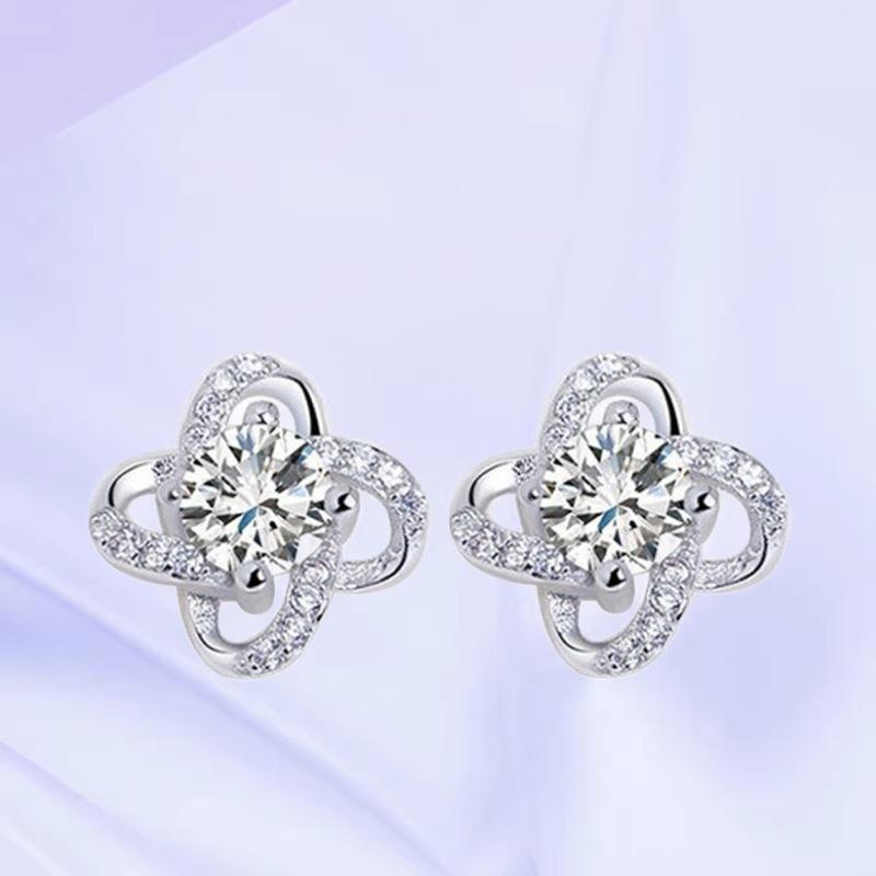 

Japan And Korea Fashion Versatile Jewelry Zircon Four-Leaf Clover Stud Earrings Girls Light Luxury High-End Earrings 925 silver
