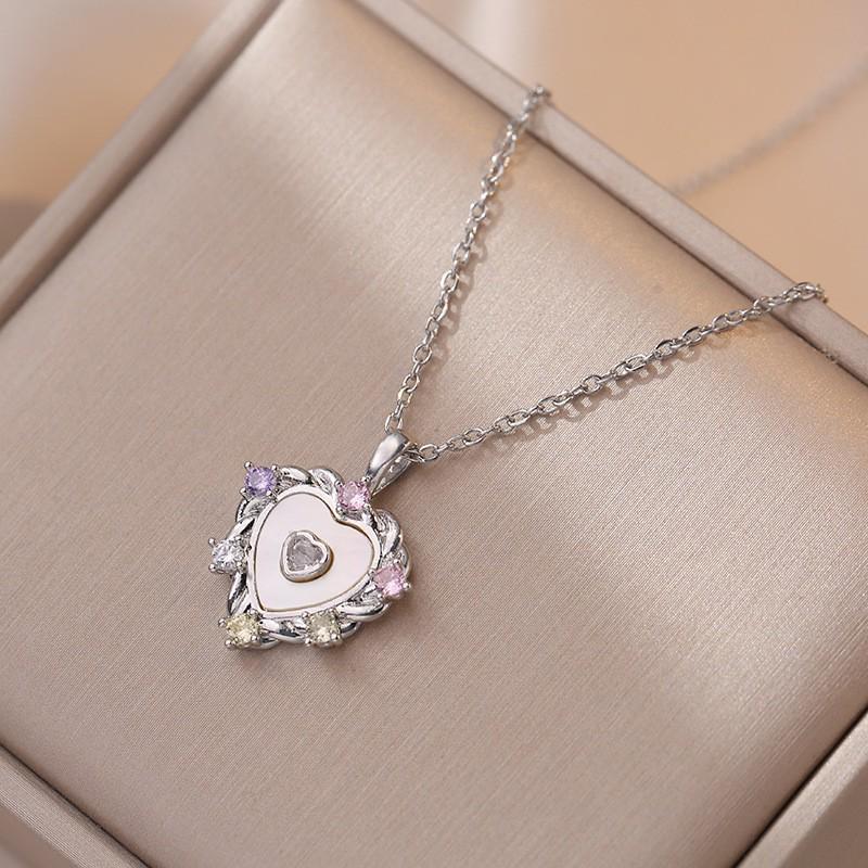Women's Fashion Heart Pendant Necklace - Elegant, Simple Design, Versatile Clavicle Chain Jewelry