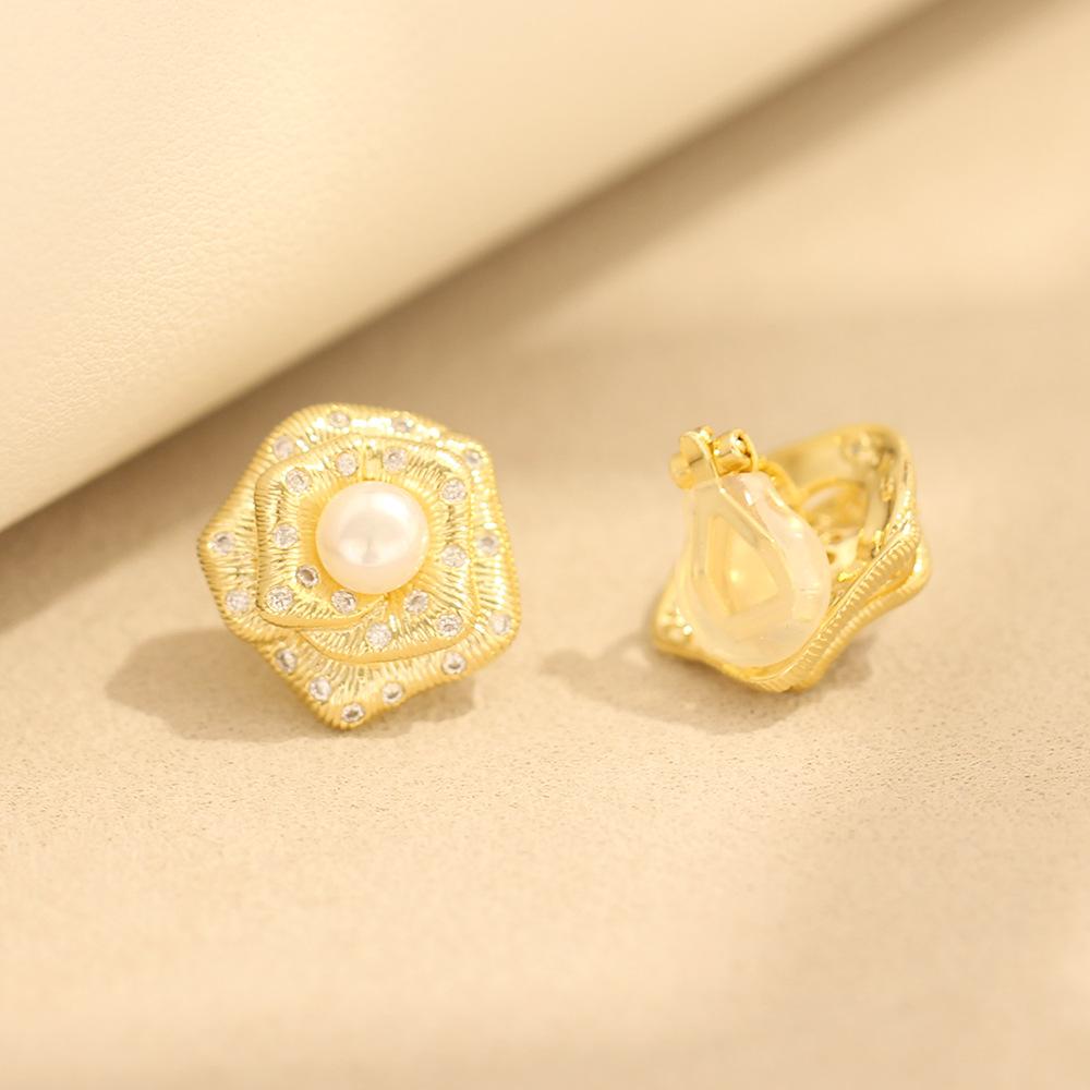 Rose stud earrings, silver needle earrings, pearl camellia ear clips, elegant and delicate small fragrant style, gold and silver two-color stone-inlai