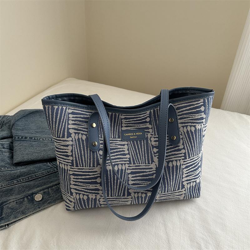 Simple and Fashionable Large Capacity Commuting Bag Summer New Fashion Casual Tote Bag Casual and Fashionable Shoulder Bag
