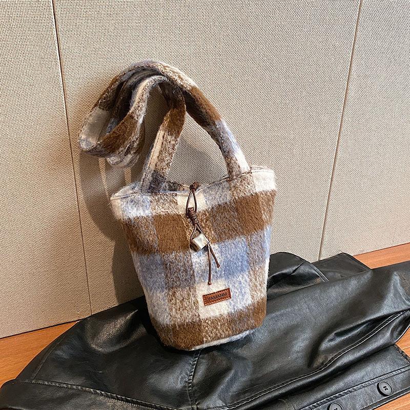Fashionable Woolen Bucket Bag Women s 2023 New Winter Bag Cross-border Trend Large Capacity Shoulder Bag
