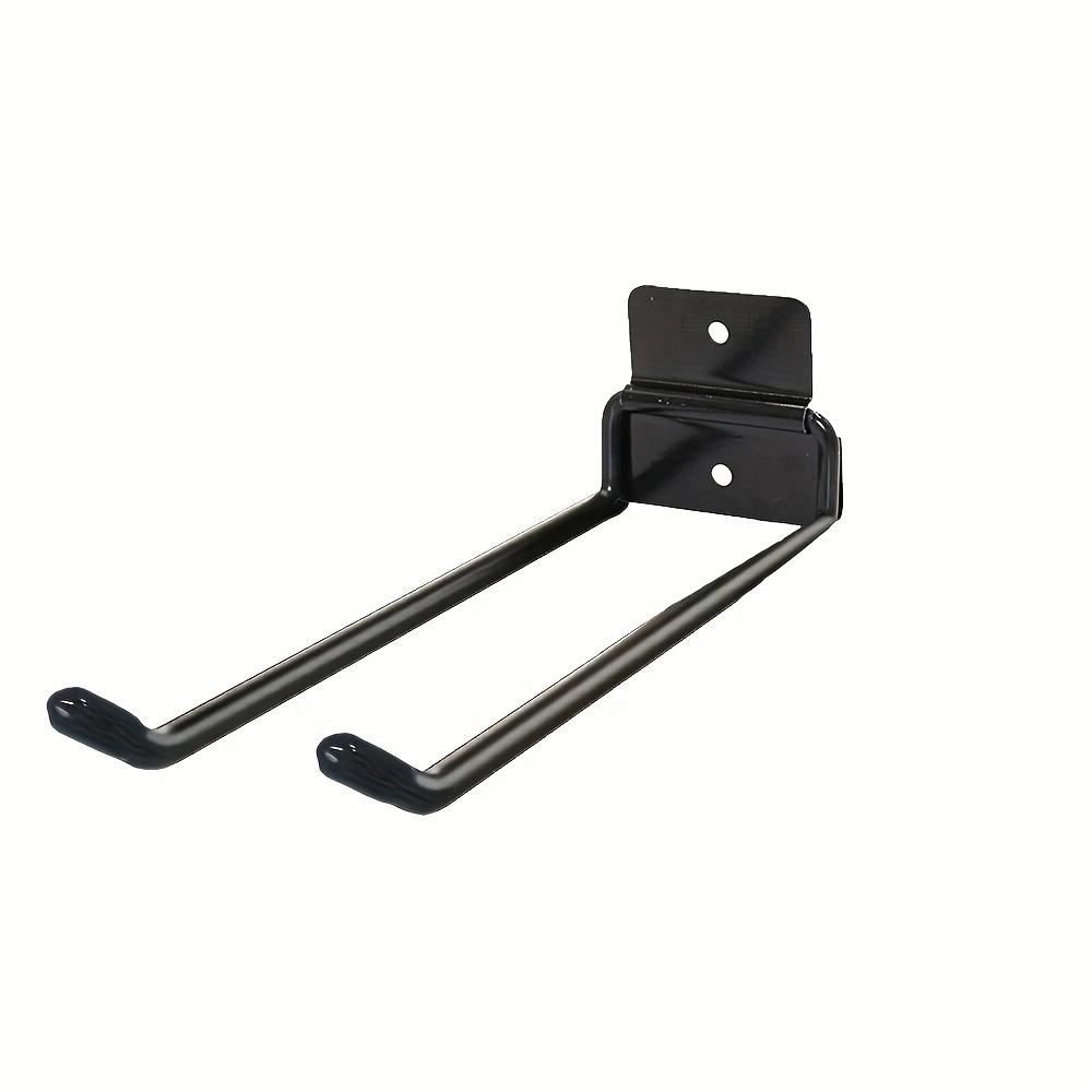 

Настенные крючки для хранения садовых инструментов, включая держатели для лопат и граблей, предназначенные для организации дворового инструмента.