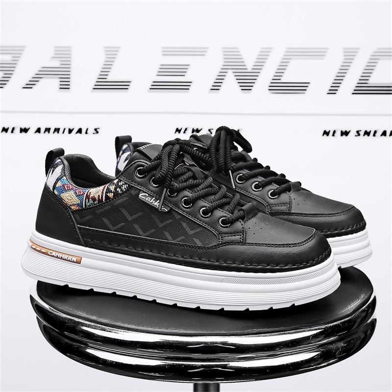 New Outdoor Casual Leather Surface Breathable White Sneakers Men's Soft-soled Lightweight Running Shoes