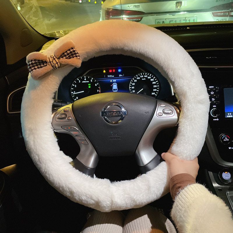 

2023 New Rabbit Radish English Car Steering Wheel Cover Autumn Winter Rabbit Fur Warm Plush Handlebar Cover Goddess Fluffy Houndstooth Butterfly