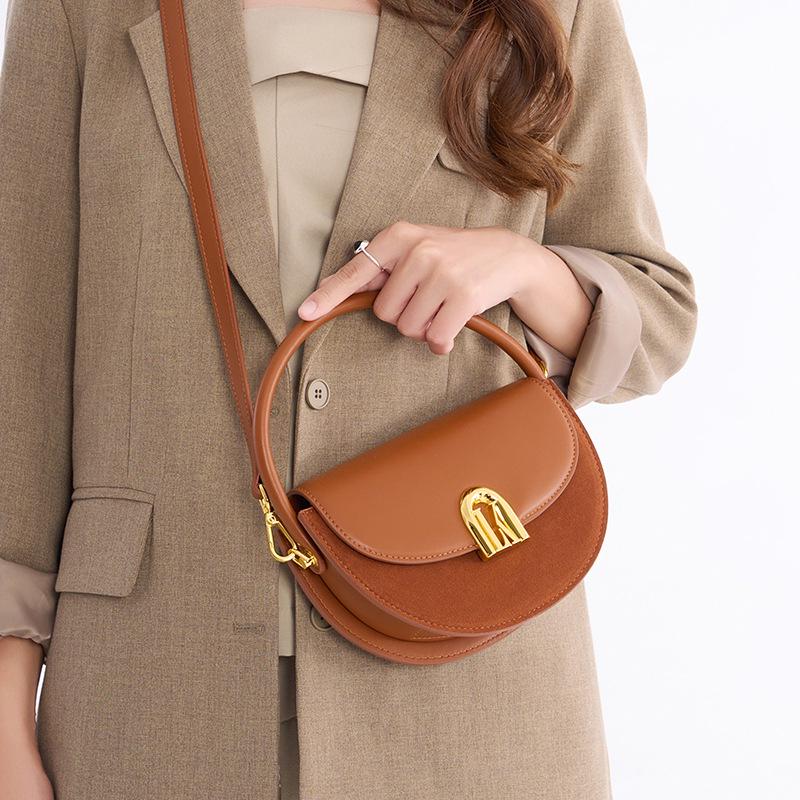

2024 Autumn/Winter Fashionable Semi-Circular Saddle Bag – High-End Niche Design, Versatile Shoulder/Crossbody Commuter Handbag коричневий