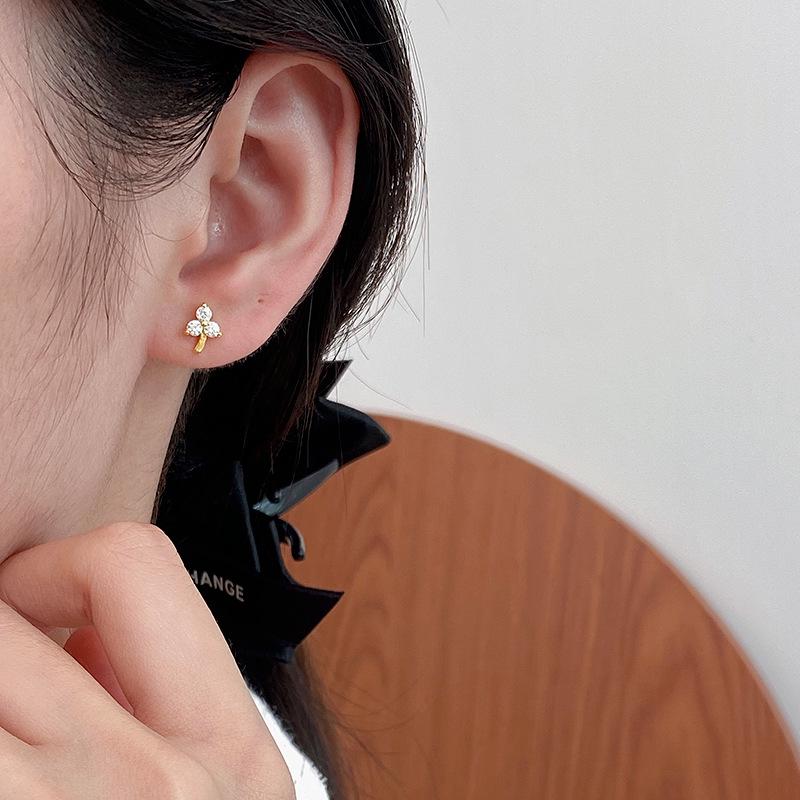 Ohrstecker im japanischen Stil mit Klee, 18 Karat vergoldet, S925 Sterlingsilber - Leichtes Luxusdesign