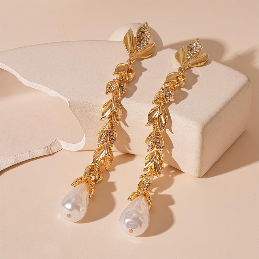 Metallic diamond-set flower leaf imitation bead silver needle earrings personalized long fringed temperament earrings