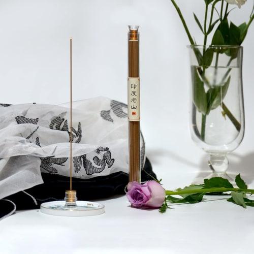 REN JIAN YOU WEI Special Selection Sandalwood Incense, Indian Laoshan Sandalwood, 40 Sticks, with Holder