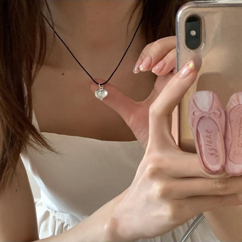 Fashion Trend Niche Sense Love Pendant Collarbone Chain Temperament Simple Cold Wind Adjustable Black Rope Necklace