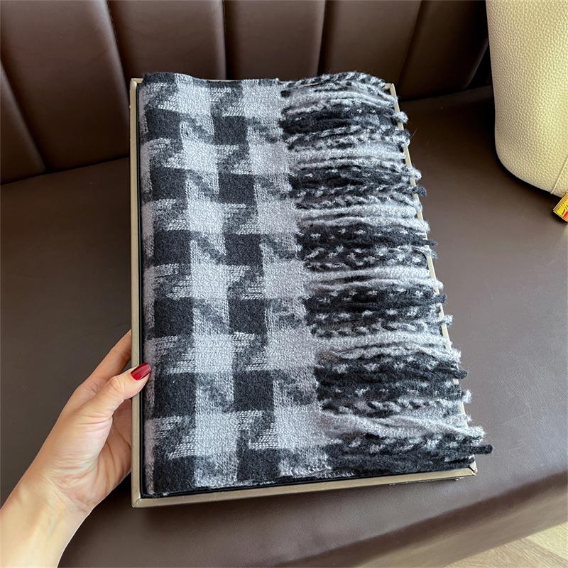 Luxury Plaid Scarf Winter Warm Cashmere Women Long Pashmina Foulard Female Scarves Lady Tassel Shawl Wraps  Design New