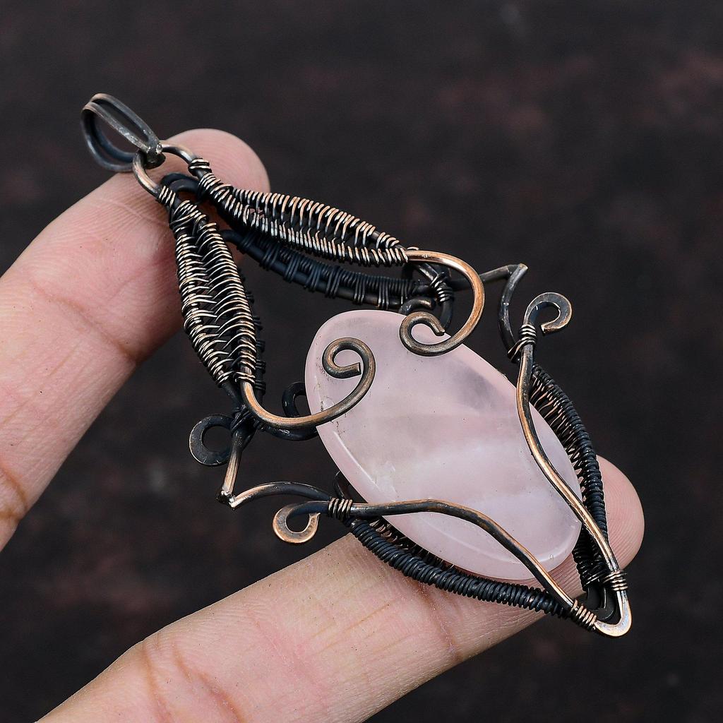 Pingente de quartzo rosa com fio de cobre envolto em joias, pingente feito à mão, pingente de cobre com pedras preciosas para presente, pingente de quartzo rosa com fio envolto em joias