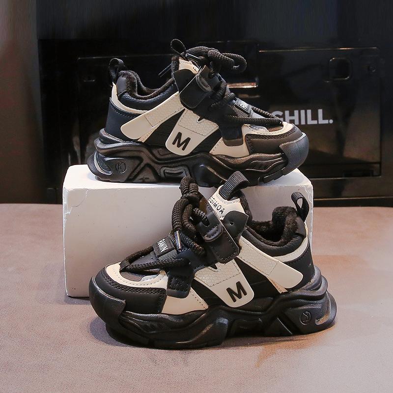 Warm and velvet two-cotton sports shoes will be popular in the winter of 2025. Boys' casual shoes are versatile and fashionable. Girls' dad shoes