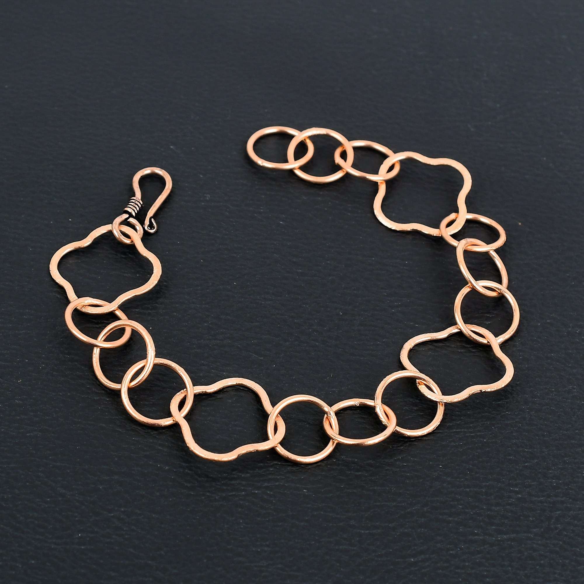 

Длинное ожерелье из кованой чистой меди с маленькими и большими круглыми овальными звеньями, минималистские украшения, медные украшения ручной работы для нее/него