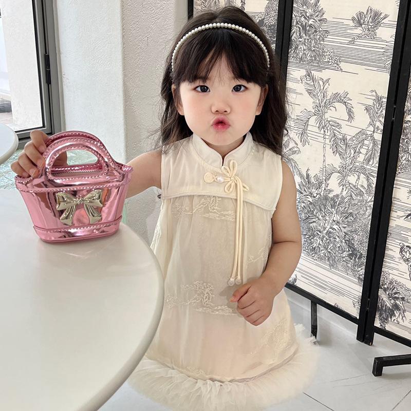 Kids Shoulder Charming Bag Designed With Shiny Colors And A Cute Bow For Fashionforward Preschoolers