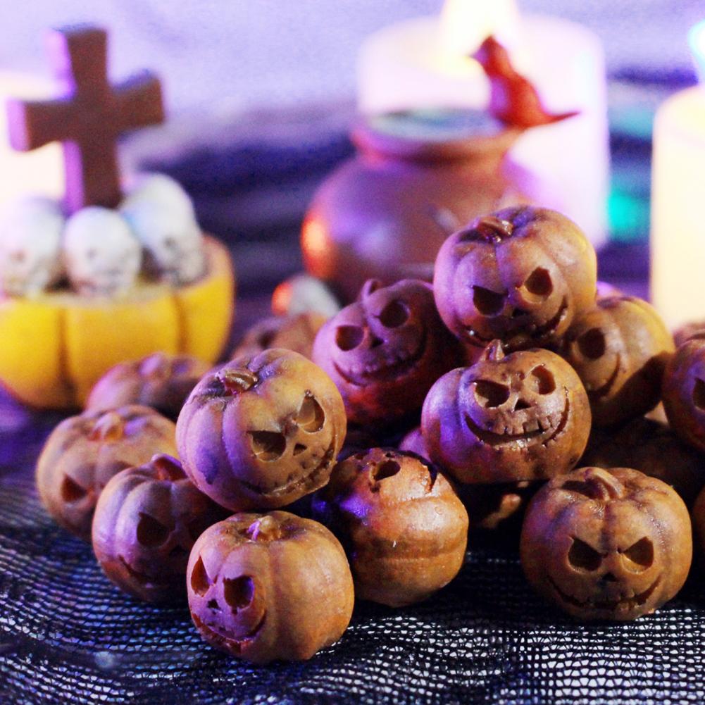 20Pcs 1.7*1.6cm Halloween Mini Pumpkin Figurine Miniature Smiling Face Statue Resin Pumpkin Sculpture Home Office Desktop Decor