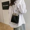Small bag for mobile phones Women's spring and summer new fashion chain Crossbody bag Mobile phone bag