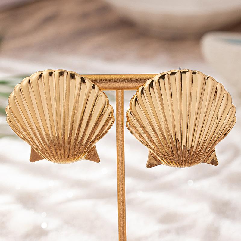 Personality Vintage Gold Color Sea Shell Stud Earrings for Women Temperament Simple Summer Beach Jewelry Party Accessories Gift