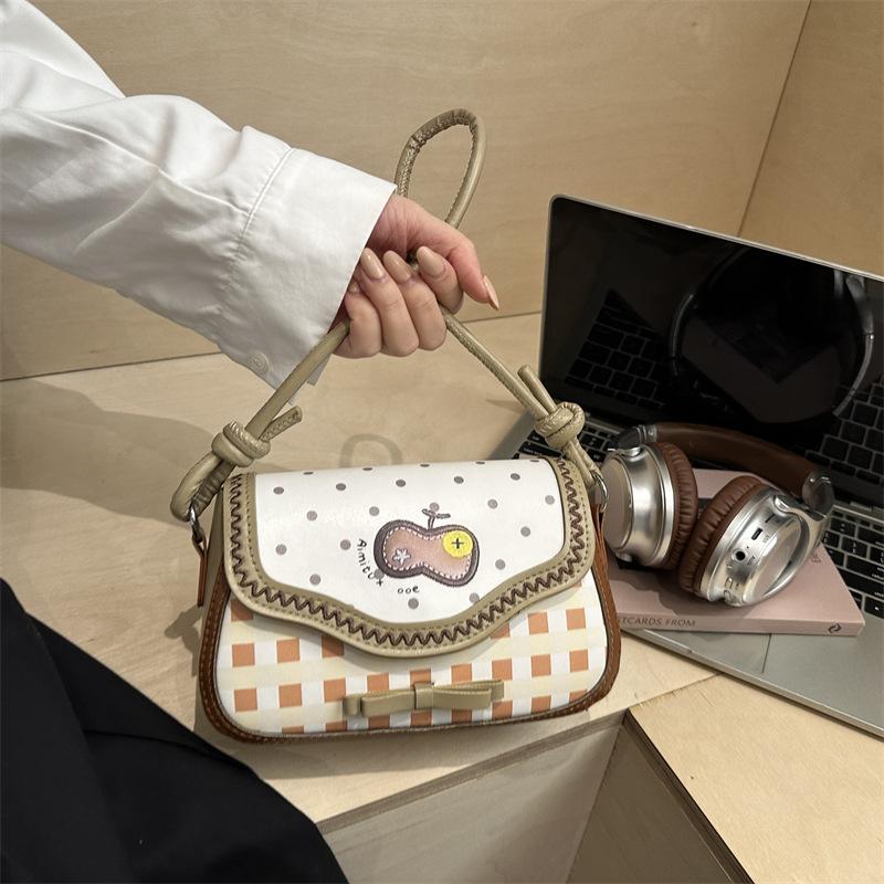

Niche Apple s new lace splicing shoulder bag female cute girl shopping design fashion messenger bag