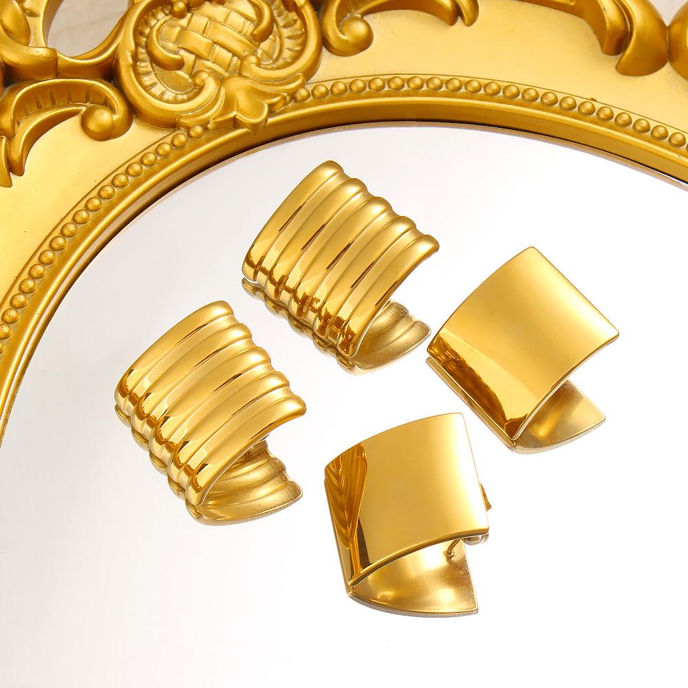 Meishiduo 18K Gold Stainless Steel Ribbed Square Stud Earrings