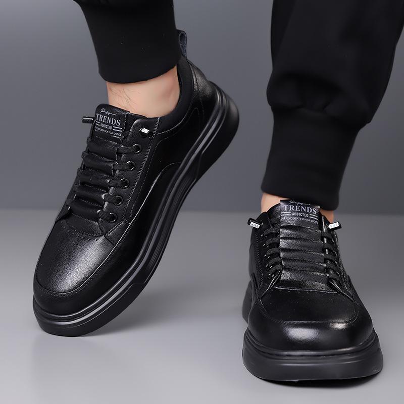 Neue Schuhe für Herren Echtes Leder Freizeitschuhe Mode Weiß Flache Skateboard-Schuhe Street Cool Slipper