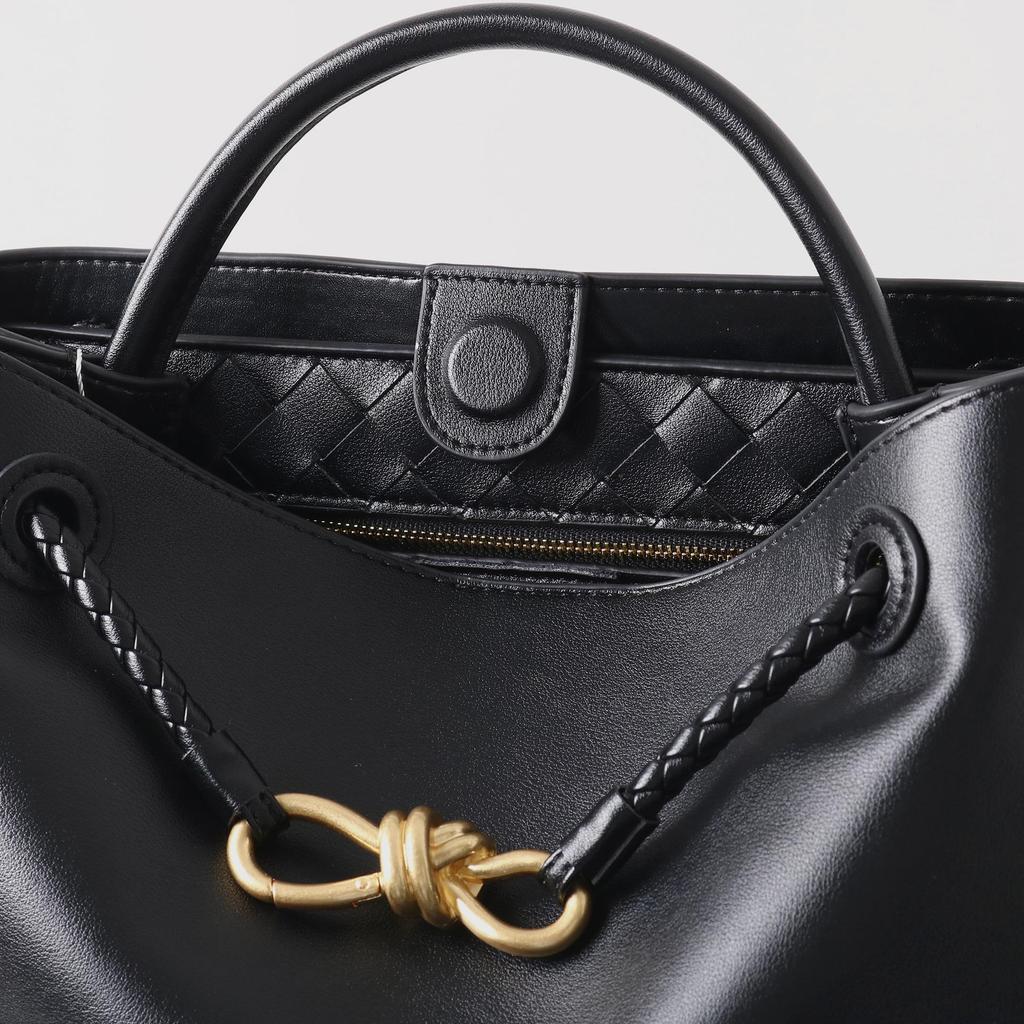 2025 Kabelka z pravé kůže: Vysoce kvalitní hovězí kůže, kovová provazová přezka, všestranná taška přes rameno