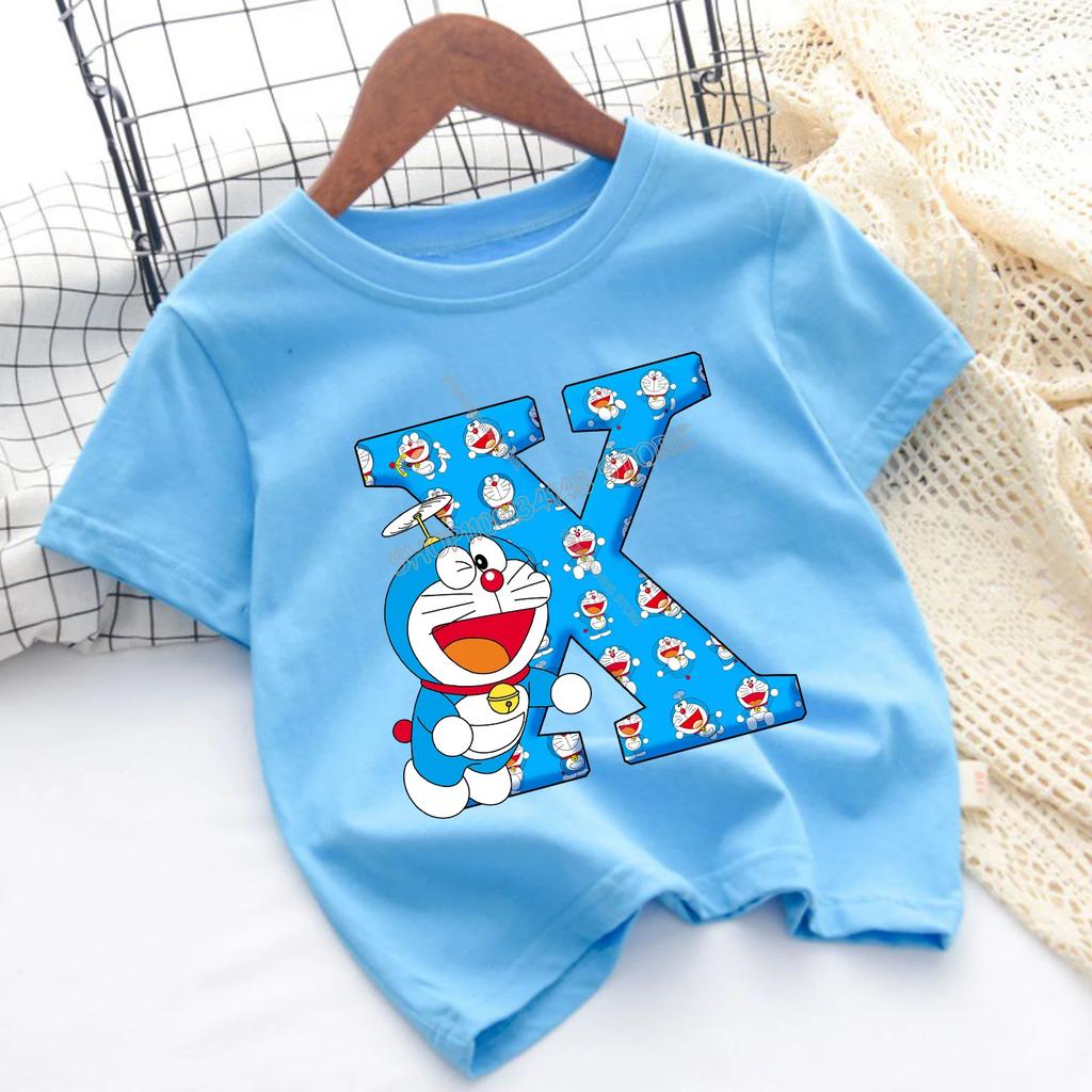Doraemon Neues T-Shirt für Kinder Blau Buchstabe A-Z Tee Top Kawaii Cartoon Rundhals Kleidung Mode Kinder Anime Kleidung Geschenk