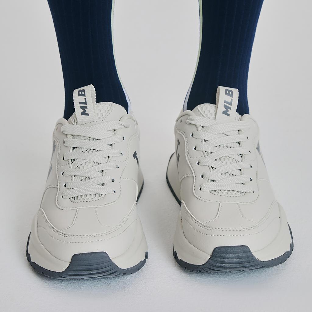 New MLB Chunky Runner Basic Low Top Chunky Sneakers Unisex Beige 3ASHCRB3N-07IVS