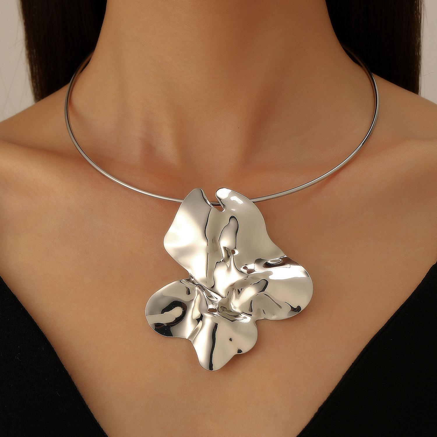 

Европейское и американское нерегулярное глянцевое металлическое колье-чокер с подвеской: Ретро Простые Украшения для Женщин