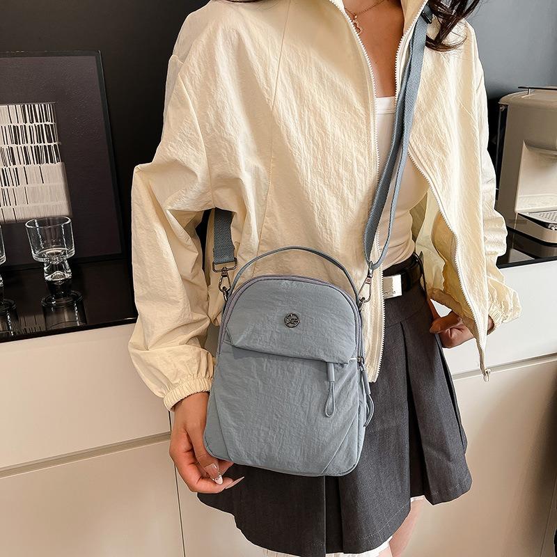 New nylon cloth mini mobile phone bag, female trendy small bag, light portable, simple and fashionable shoulder messenger bag.