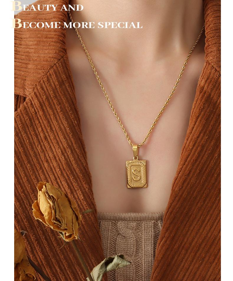 Qiong Yao Hip Hop 26-Letter Square Pendant Necklace, Clavicle Chain, 18K Gold Plated Titanium Steel.