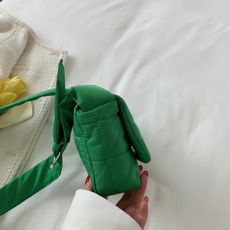 Модная маленькая женская сумка через плечо — фото 14