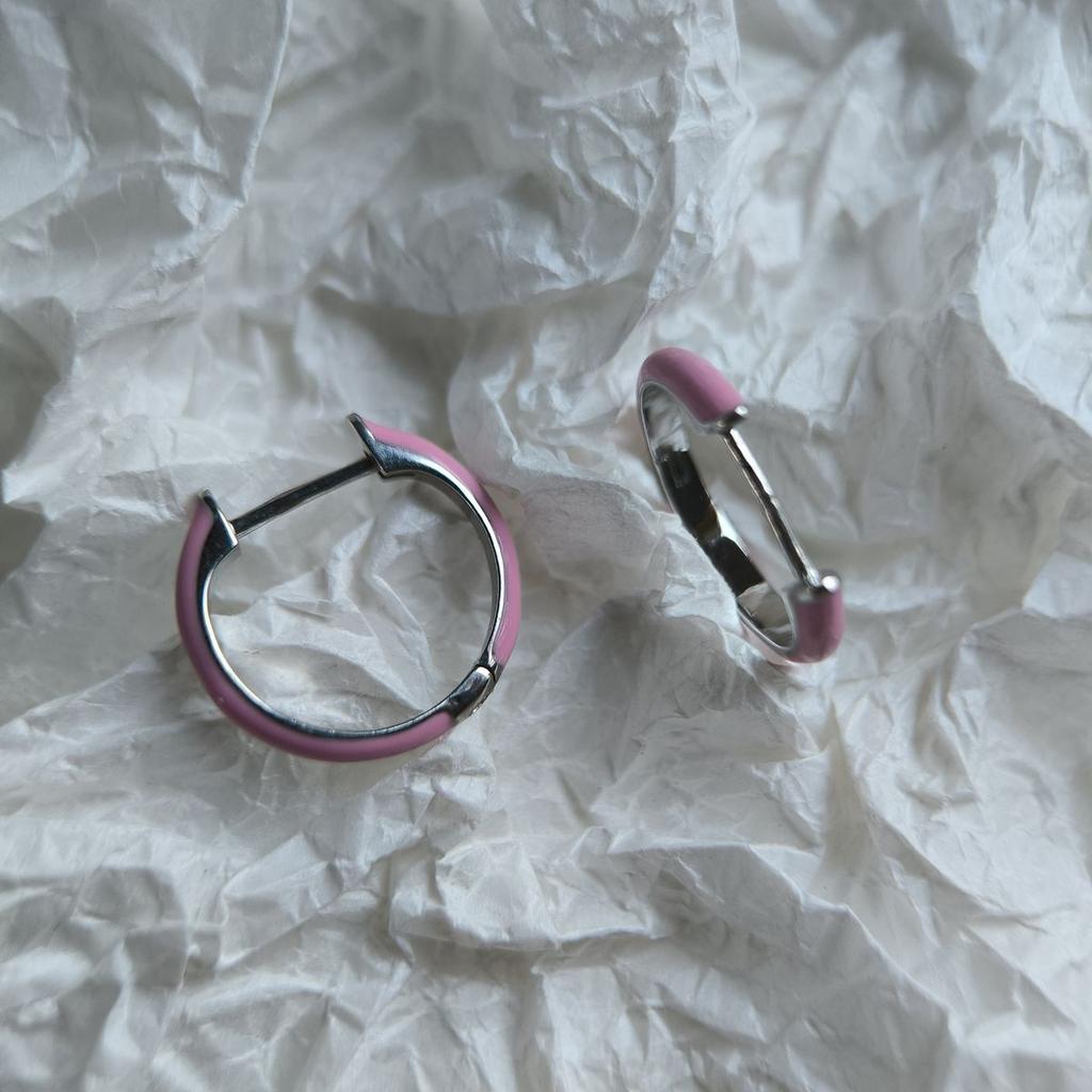 Серебряные серьги с фианитами, емаллю (60002193)