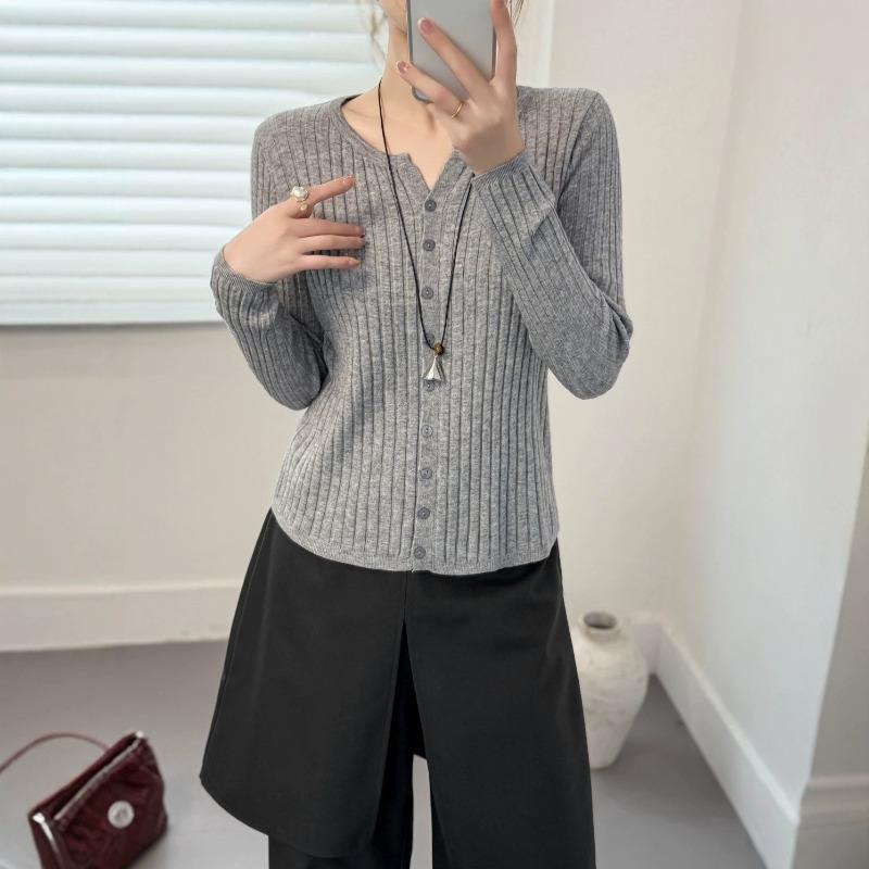 V-neck gentle wind knitted small cardigan top, female slim body, pit strip texture, versatile outside and thin inside