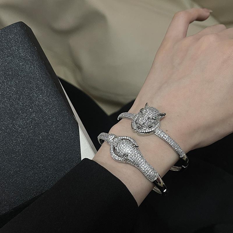 Full Diamond Zircon Emerald Leopard Head Open Bracelet Women'S Light Luxury High-End Niche Design Heavy Industry Personalized Bracelet