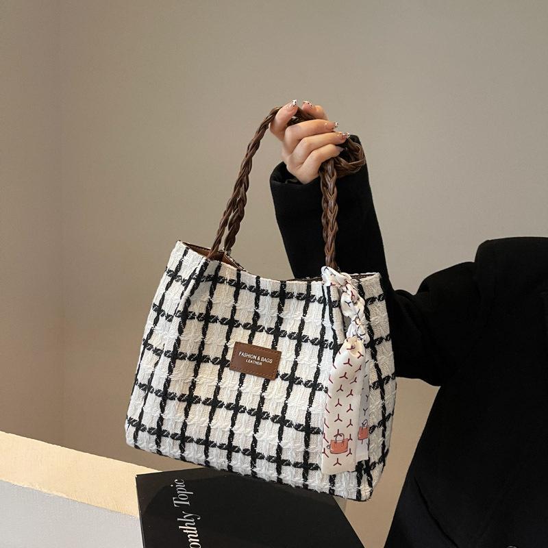 Women's bag tote bag, versatile commuter college students must.