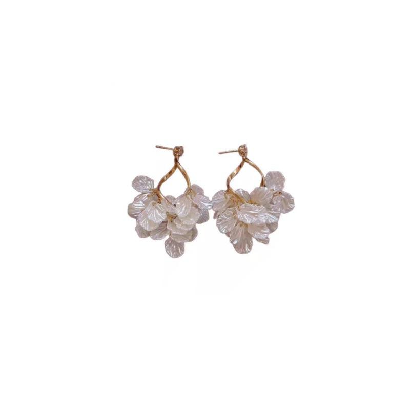 Holiday Style Long Tassel Stud Earrings New French Shell Diamond Earrings High-end Temperament Versatile Earrings