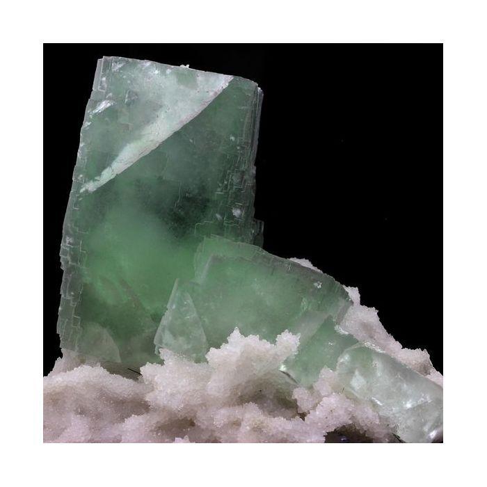 Pierres et Minéraux. Fluorite, Quartz. 2449.0 ct. De'an, Jiangxi, Chine.