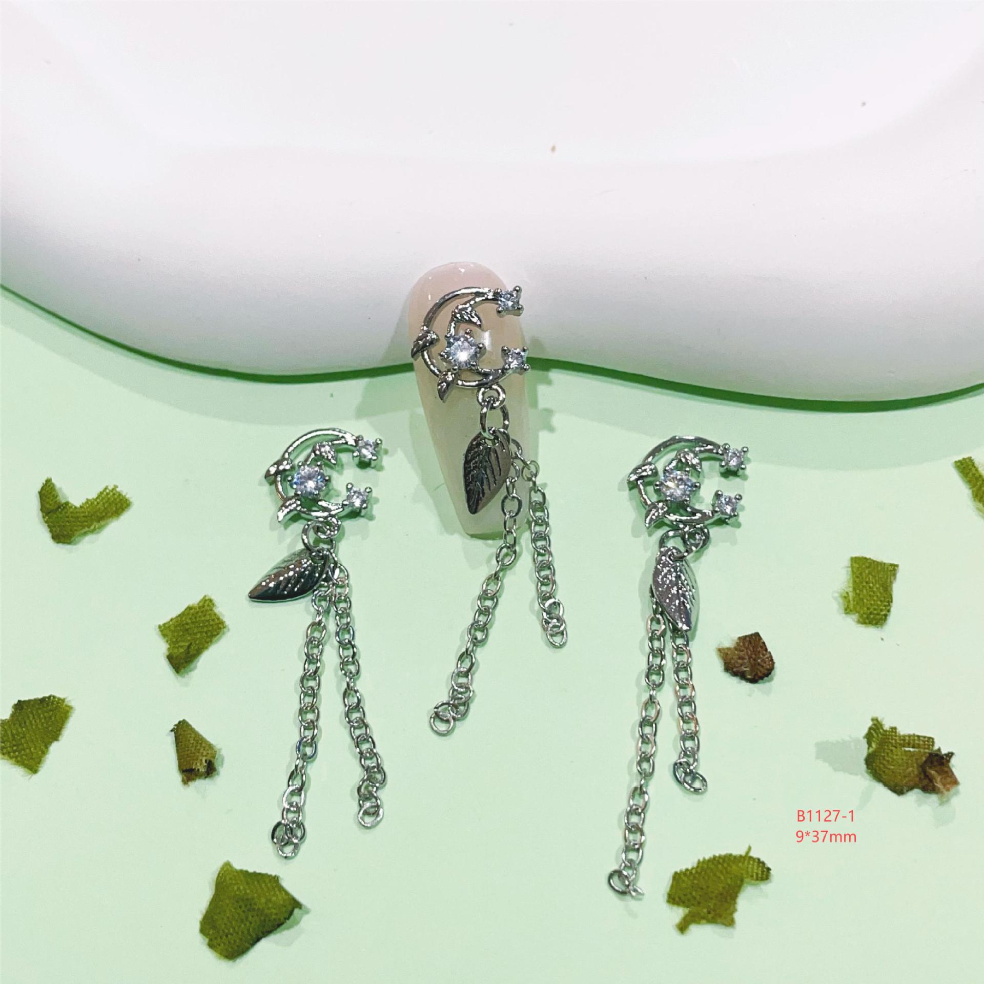 

Sunflower Design Rhinestone Press-On Nail Patches - Maple Leaf Diamond Zircon Manicure Accessories