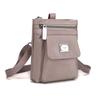 Bolso Cruzado Compacto de Nailon para Mujer – Diseño Ligero y Resistente al Agua con Placa Metálica con Logo y Múltiples Bolsillos, Ideal para el Uso Diario
